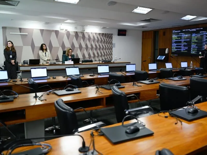 Congresso instala comissão para analisar crédito a entregador por app