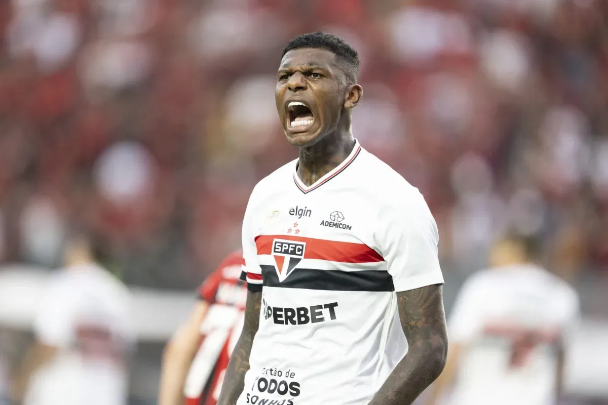 Arboleda revela depressão durante afastamento do São Paulo e pede desculpas à torcida