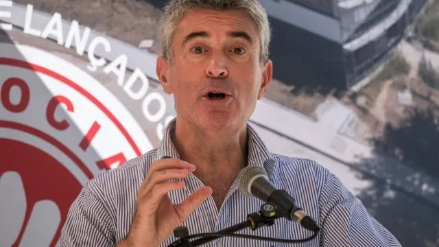 "Governo funciona ao retardador. Tem de ser capaz de antecipar crises"