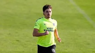 ¡Fin de la discusión! Julián Álvarez posa con la nueva equipación del Atlético de Madrid