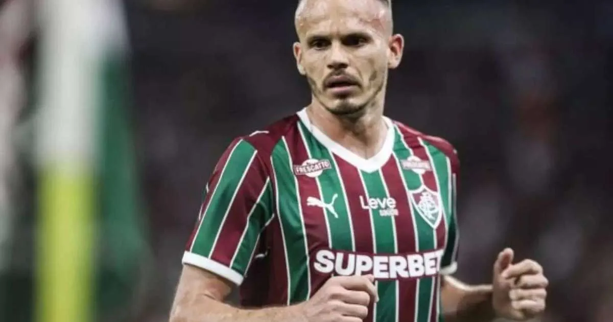 Renê é honesto sobre situação no Fluminense: "Onde chego, me colocam como reserva…"