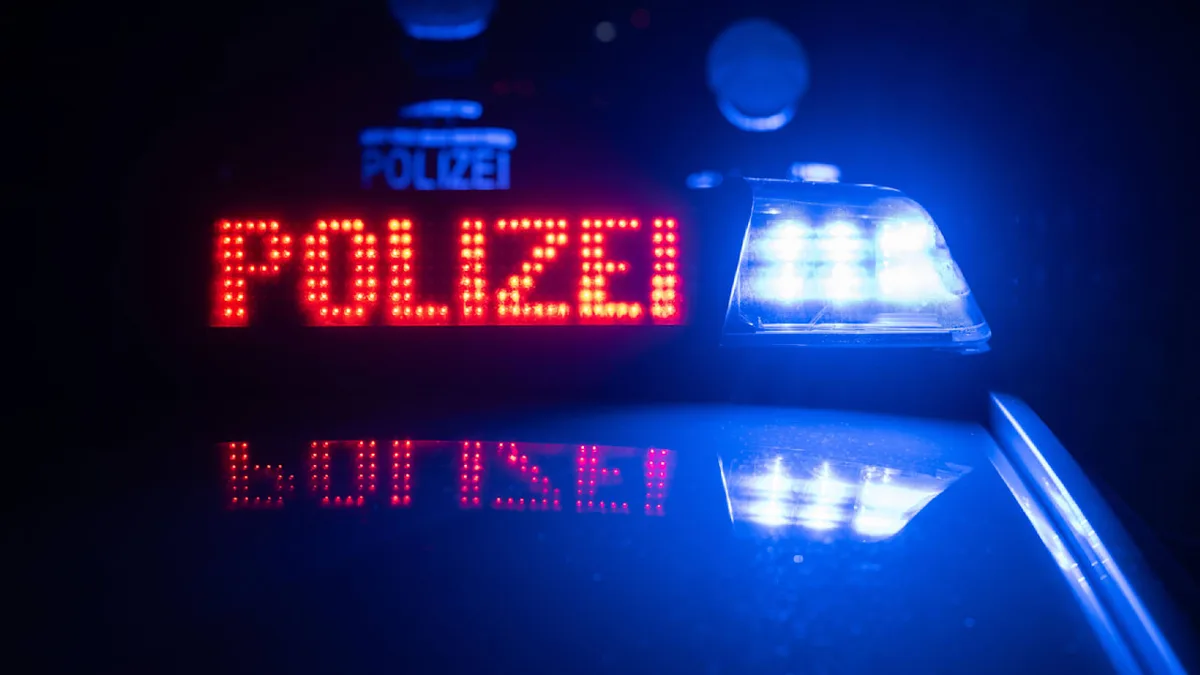 Schwerer Unfall auf der A5 - Geisterfahrer rammt Auto auf Autobahn, 2 Tote