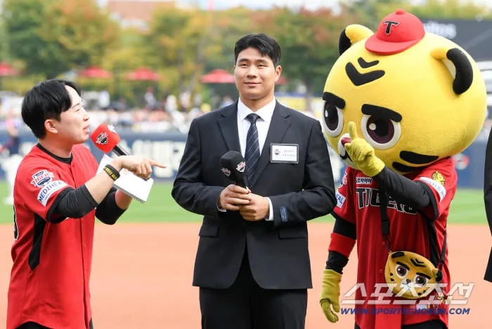 '리틀 이대호' 당찬 첫인사, 롤모델은 이범호...KIA 1R 이호민 "감독님 잘 부탁드립니다"