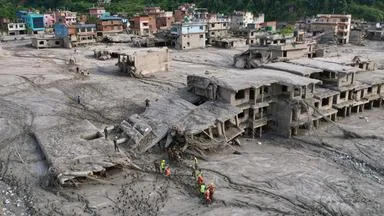 Schwierige Rettungsarbeiten in Nepal