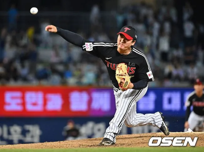 '스퀴즈+희플+홈런' LG 완벽 4연승 질주! 고우석 2⅓이닝 퍼펙트+문정빈 5타점 폭발...'3연패' NC 5위 멀어졌다 [창원 리뷰]