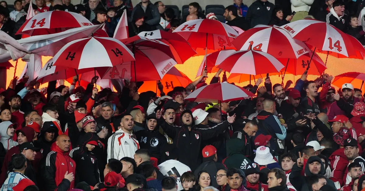 Video: la hinchada de River insultó al Chiqui Tapia desde antes de que comenzara el partido