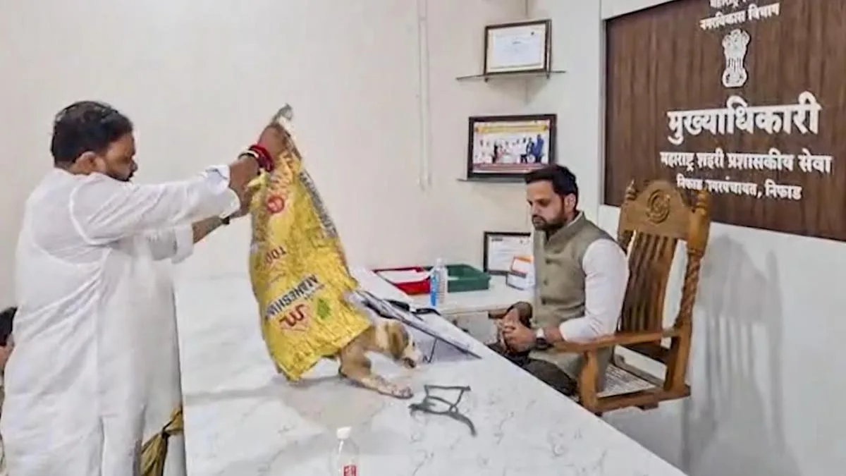 Yuva Sena (UBT) protesters release stray dogs on official’s table