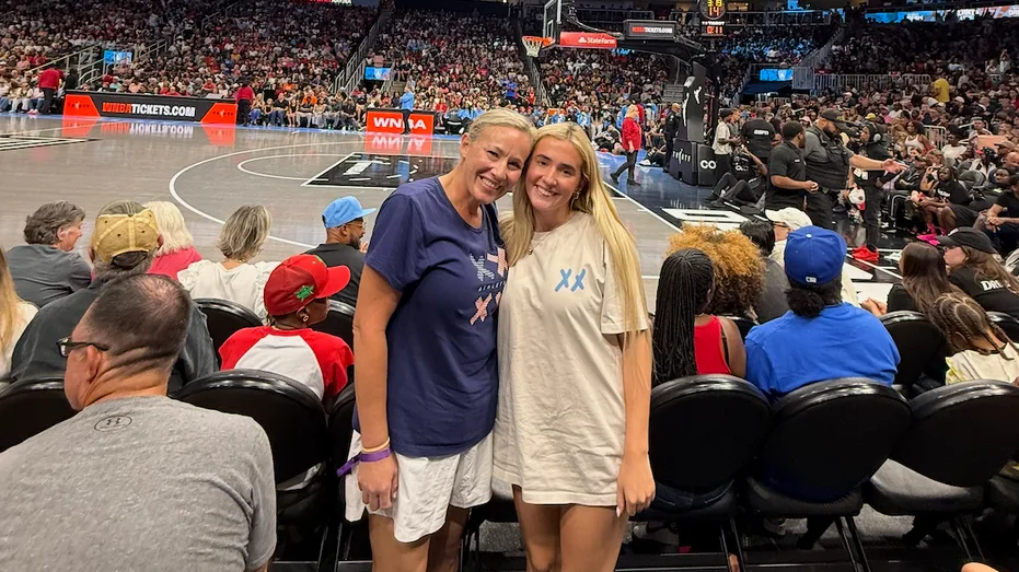 Mom and daughter told to cover up XX-XY T-shirts, say they were threatened with ejection at Fever-Dream game