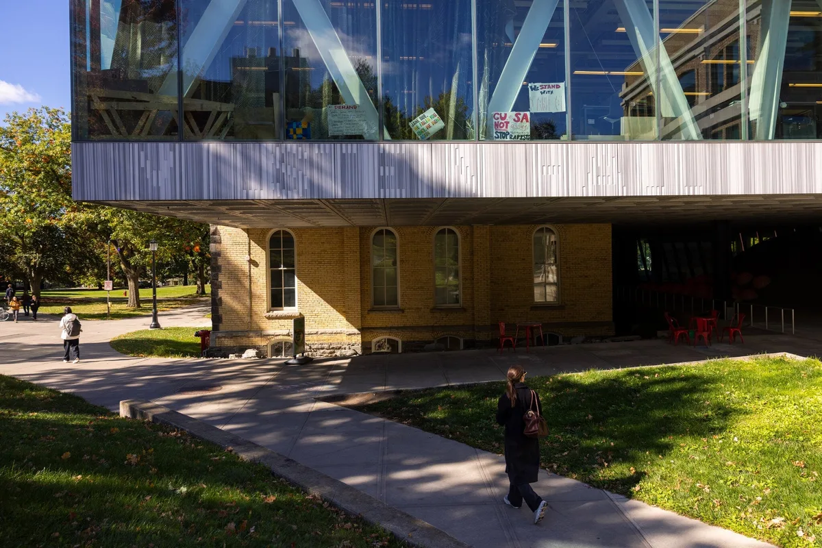 Cornell prohíbe las fiestas de las fraternidades y anuncia cambios para casos de agresión sexual