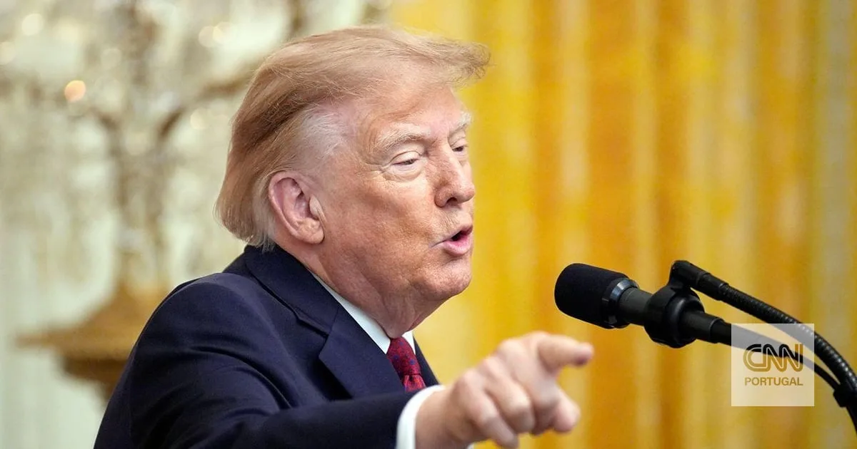 Quem diz "inteligência artificial" é "inimigo". Para Trump a palavra é "superinteligência"