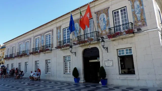 Câmara de Cascais acusada de dar milhões em "borlas" imobiliárias