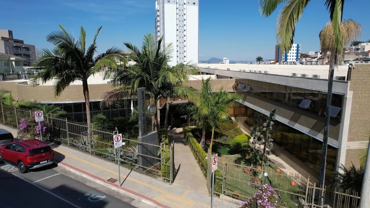 Câmara de Pouso Alegre revoga lei que dispensava distância mínima entre clubes de tiro e escolas