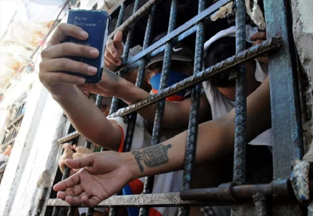OVP denuncia cobros de hasta 100 dólares a presos y familiares para reparar cárceles en Venezuela