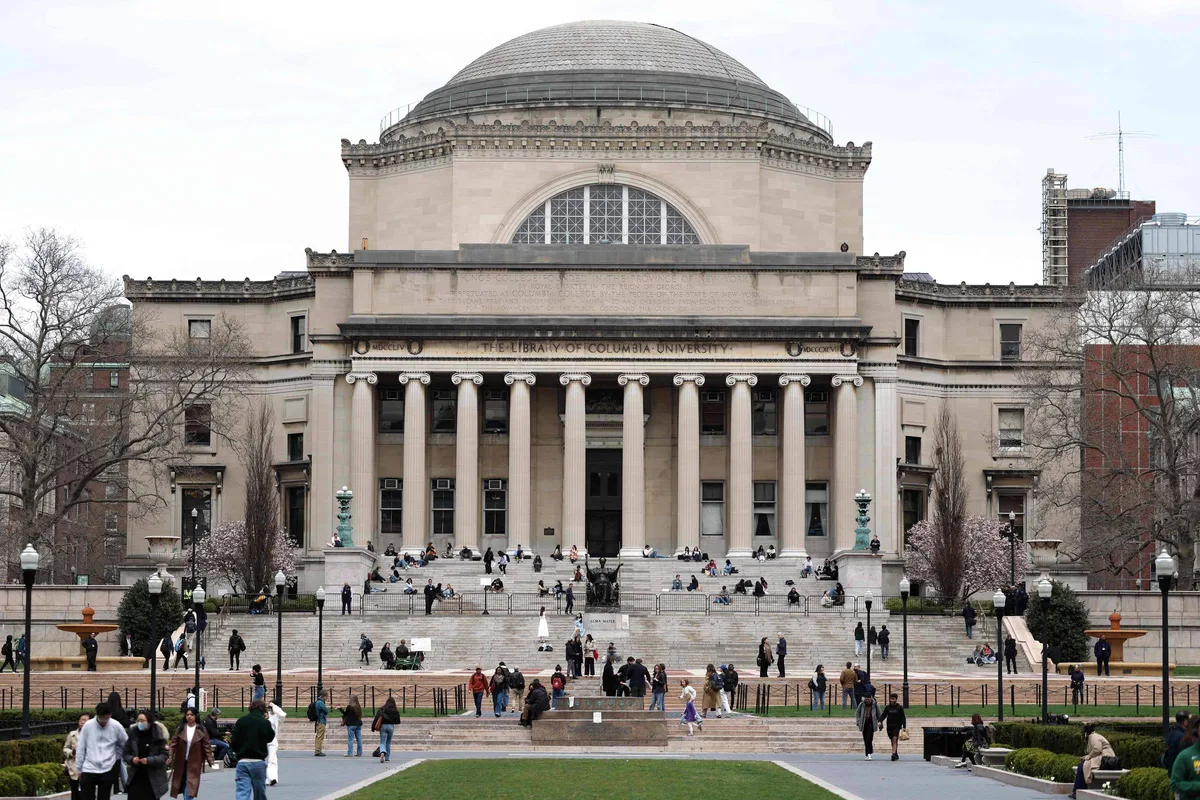 Juiz dos EUA bloqueia regra de Trump que restringe tempo de permanência de estudantes e jornalistas