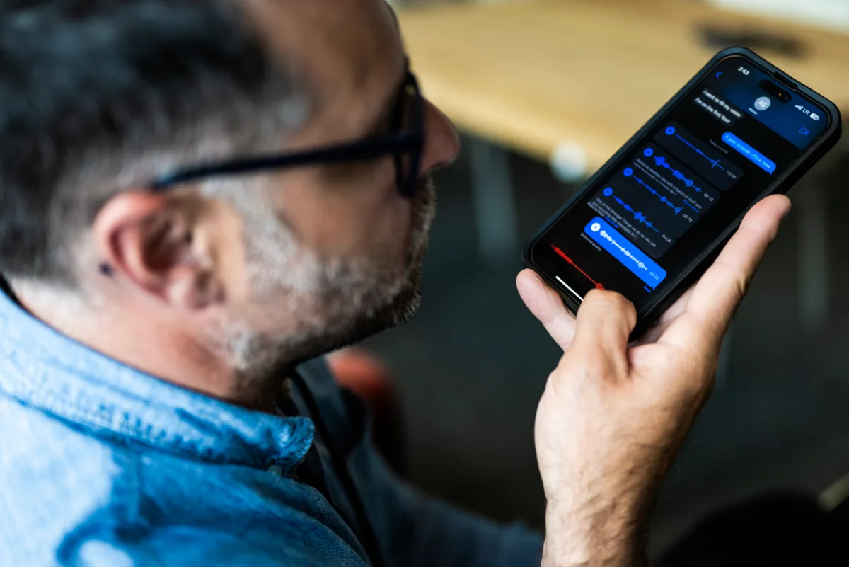 Áudio ou texto no WhatsApp? Psicologia explica o que pode estar por trás da escolha