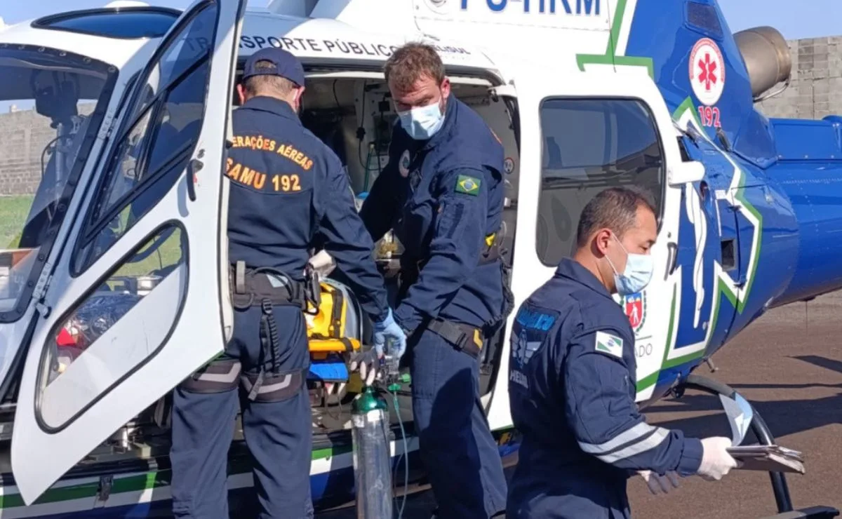 Homem morre em acidente entre carro e caminhão na PR-323; criança de cinco anos é levada de helicóptero em estado gravíssimo