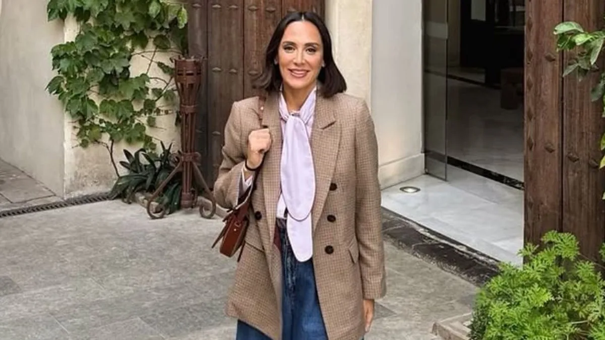 Tamara Falcó se adelanta al otoño: sus 3 claves para vestir ligera y elegante en estas semanas complicadas de cambios de temperatura