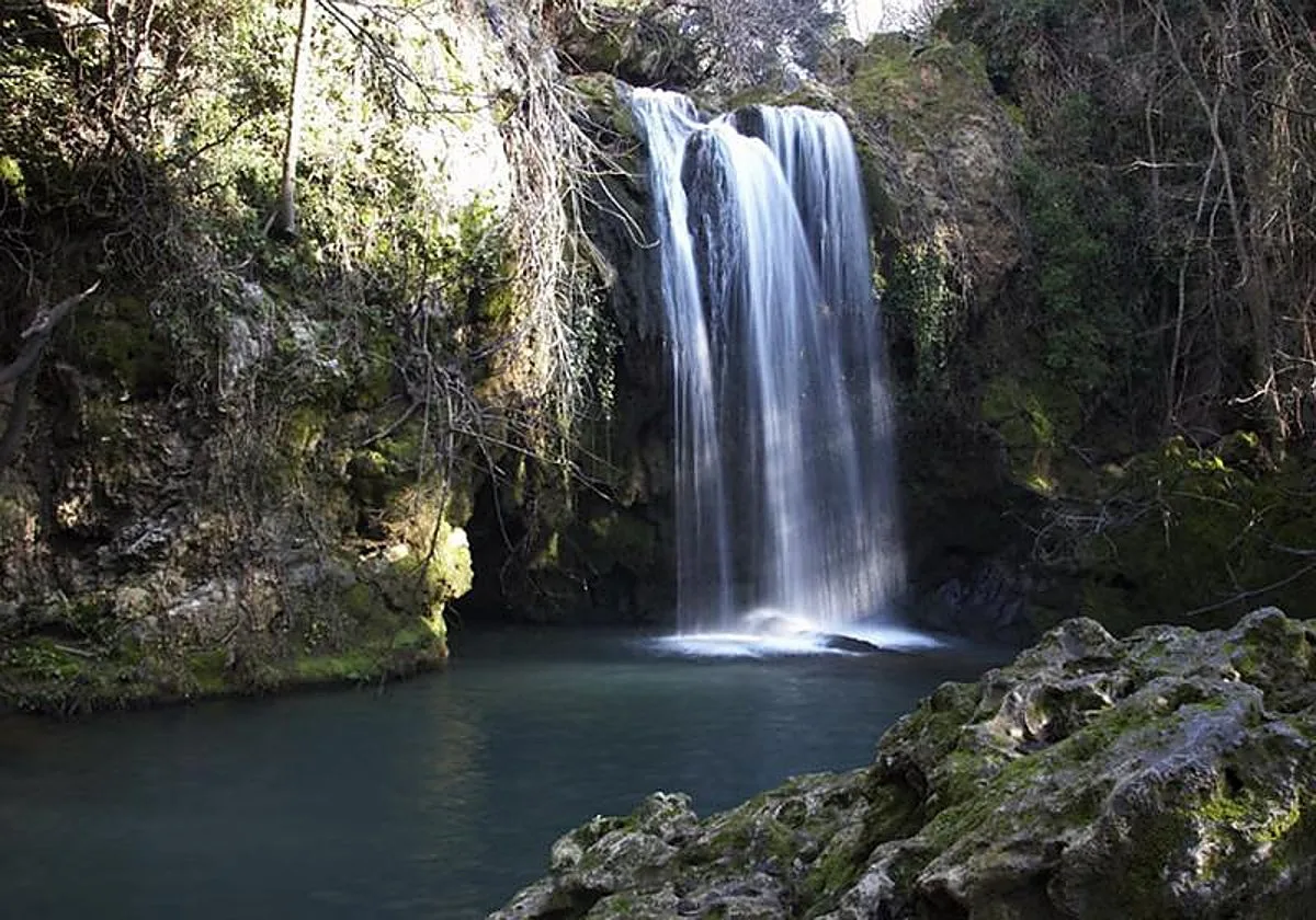 La escapada de otoño perfecta desde Sevilla: cascadas, un paisaje minero imposible y pueblos escondidos en la Sierra Norte