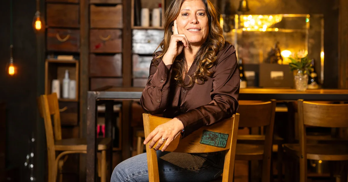 Viviana Rivero, la autora que enamora, presenta 'Ellas': “La independencia empieza con el trabajo”