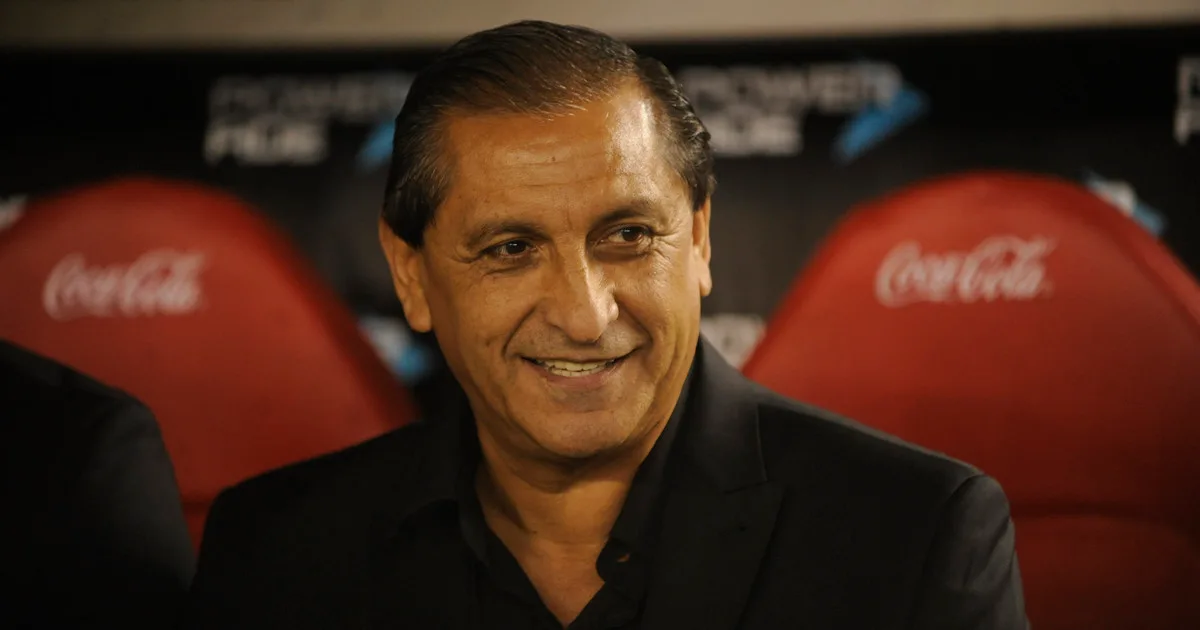 La figura de Ramón Díaz vuelve a sobrevolar en River, pero la dirigencia desmiente contactos para reemplazar a Ponzio