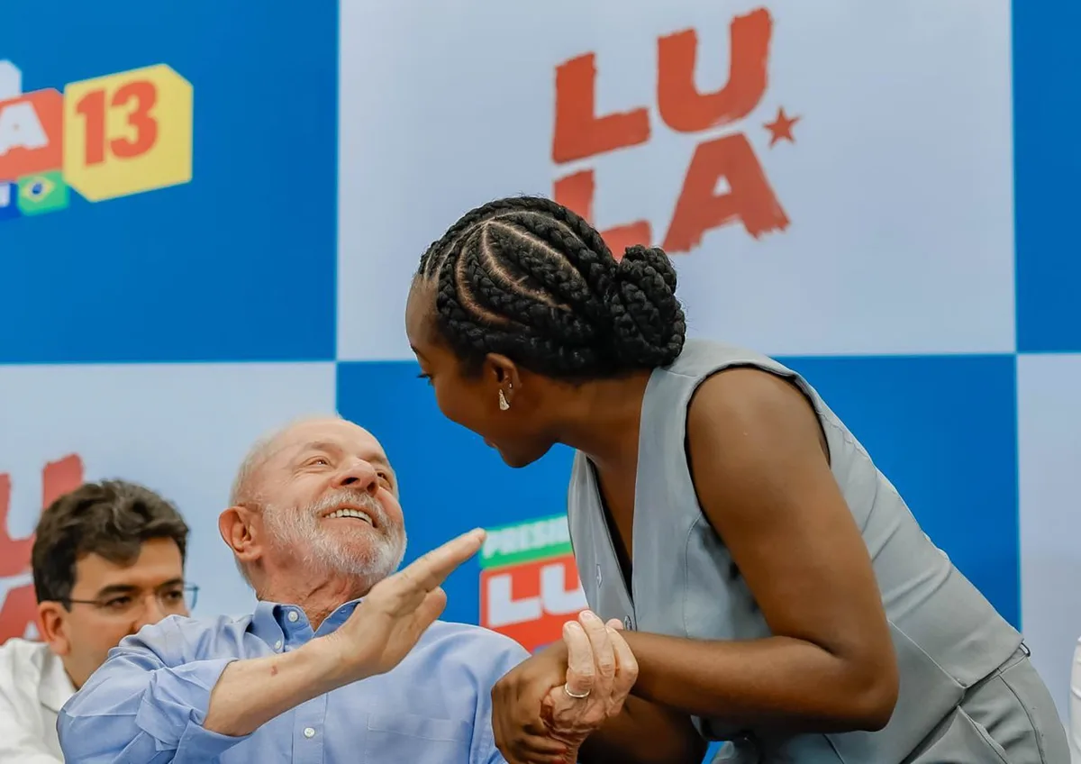 Após conselho sobre redes, engajamento de Lula sobe 22% com selfies