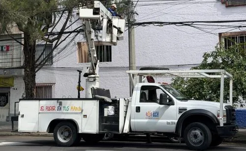 Alcaldía Cuauhtémoc retira 500 metros de cableado en la colonia Obrera; suman más de 3 mil 600 metros desde 2025