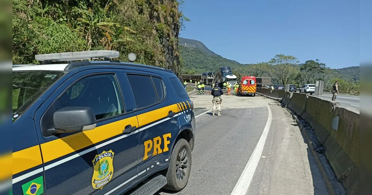 Engavetamento com dez veículos deixa dois mortos e cinco feridos graves no PR