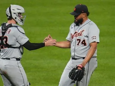 McGonigle homers as Tigers beat Pirates 8-5 and move into a tie for the last AL wild-card spot