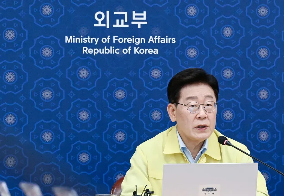 [속보] 이 대통령 지지율 42% 최저…부동산 정책 영향 [갤럽]