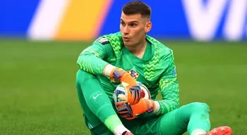Guarda-redes Dominik Livakovic junta-se a João Cancelo no FC Barcelona