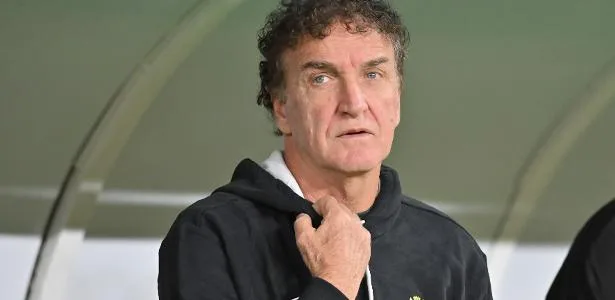 Cuca explica ausência de Neymar e Gabigol no banco em derrota do Santos