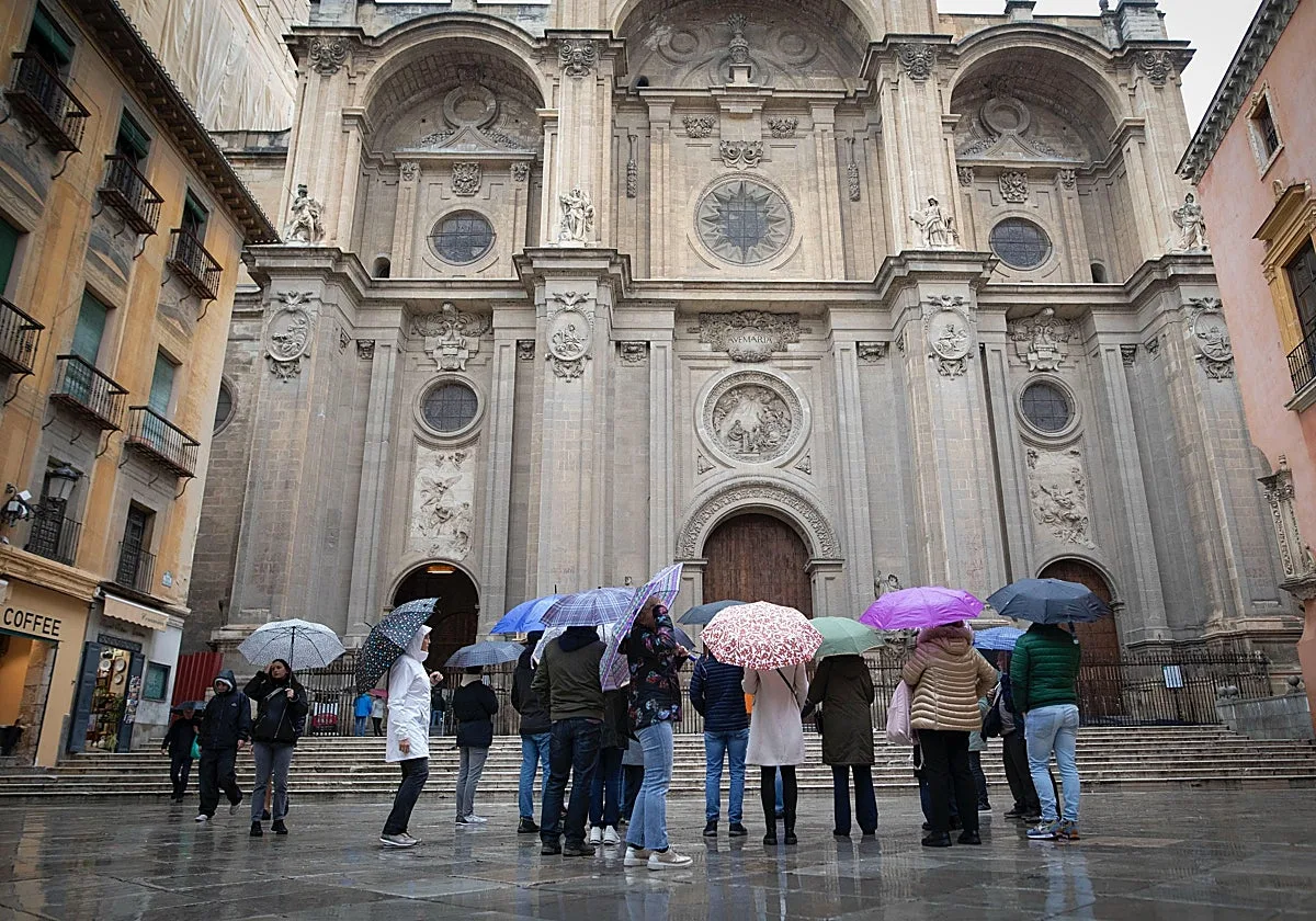 La catedral de Granada cierra mientras se evalúan «posibles daños» de los terremotos