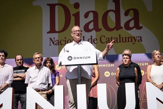 Òmnium reclama un "frente cívico" para ahuyentar al "monstruo" de la extrema derecha
