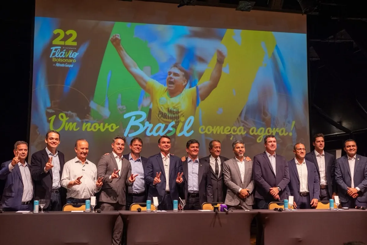 Quem são os 12 governadores eleitos que foram dar apoio a Flávio Bolsonaro
