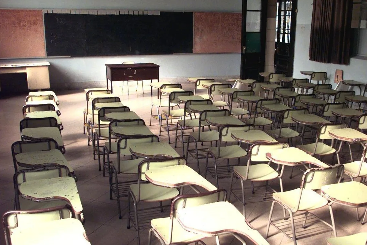 Orden y cuidado: nuevo protocolo para que alumnos y docentes limpien las aulas y los espacios comunes