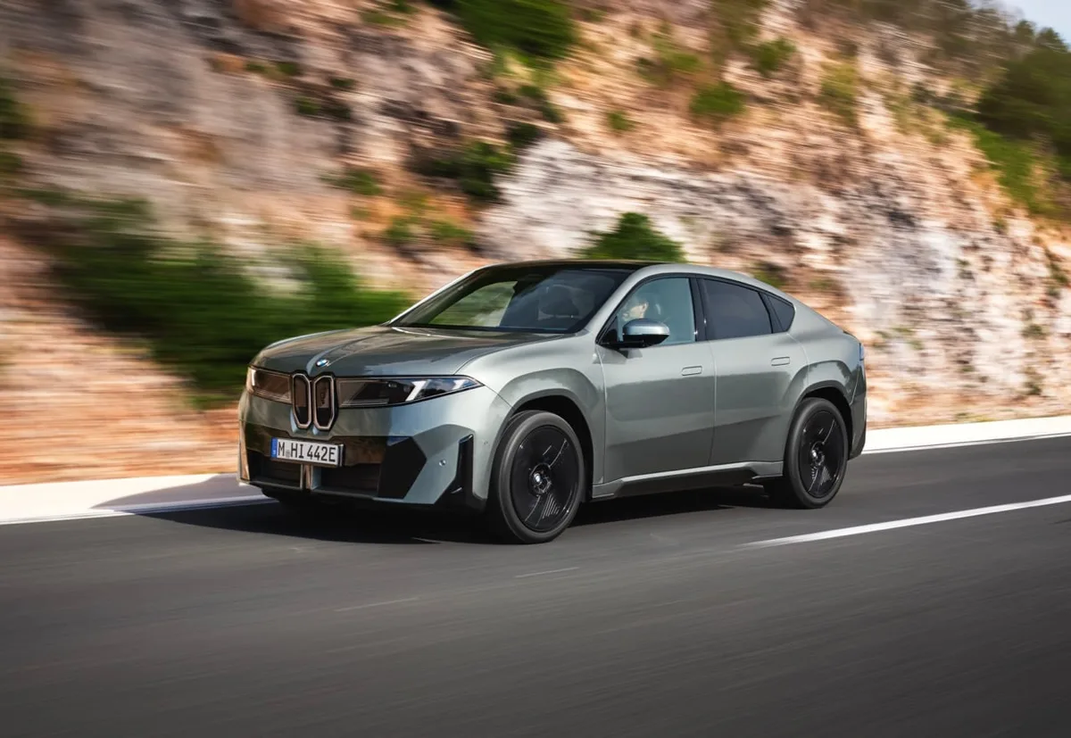 Jusqu’à 828 km d’autonomie : le nouveau BMW iX4 prend l’avantage sur ses concurrents