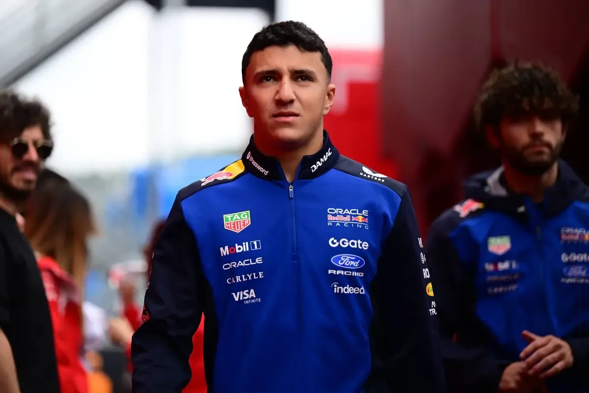 Lesão tira Isack Hadjar do GP de Holanda; Liam Lawson será o substituto