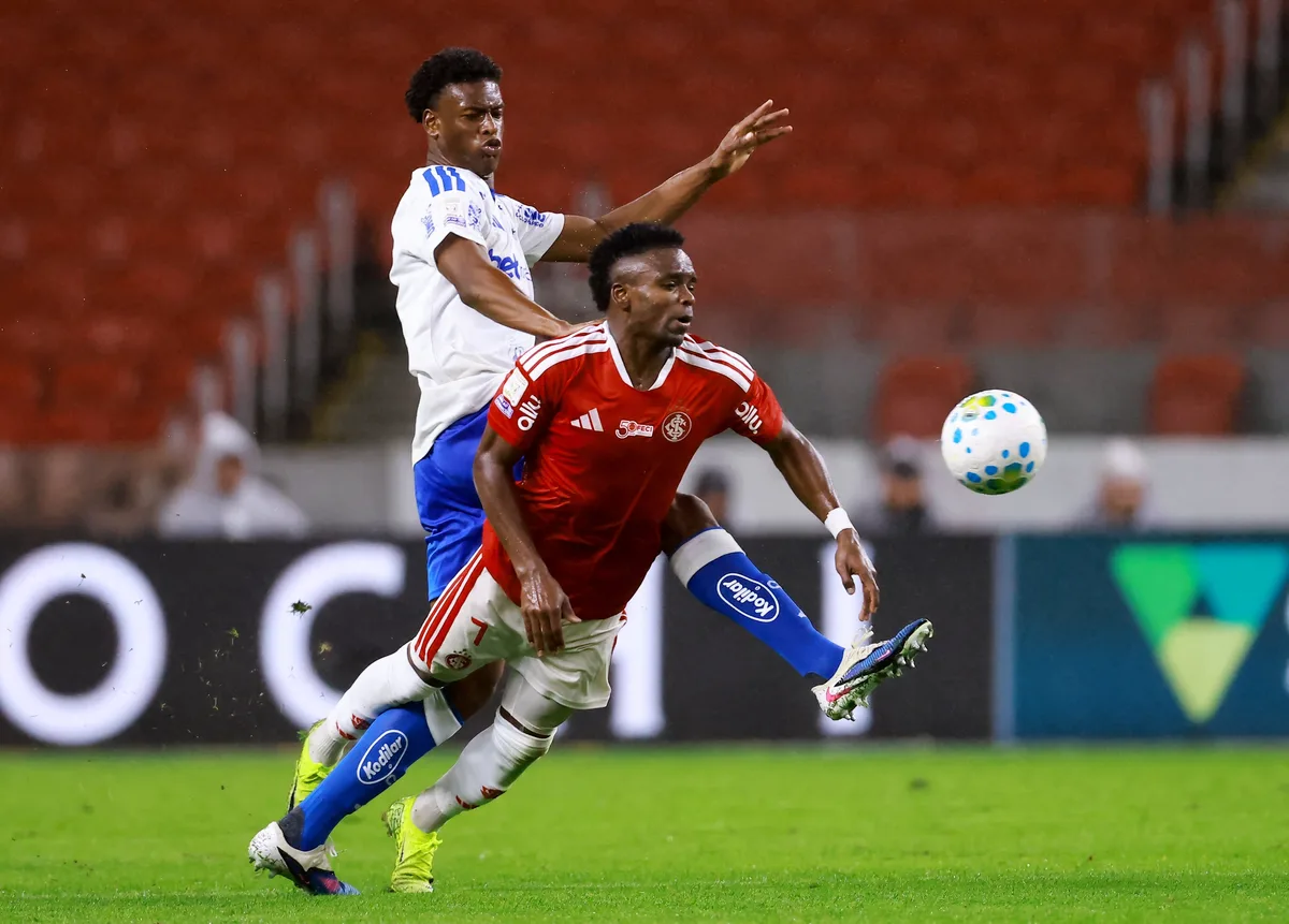 Johan Carbonero, jugador colombiano en el Internacional de Brasil, despertó el interés del club donde está Jhon Córdoba