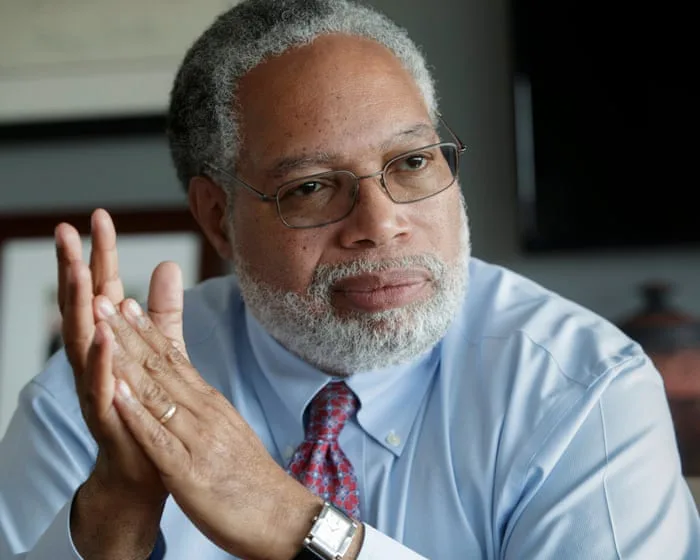 The Smithsonian chief’s exit is a blow to democracy | Kimberlé Crenshaw and Jason Stanley