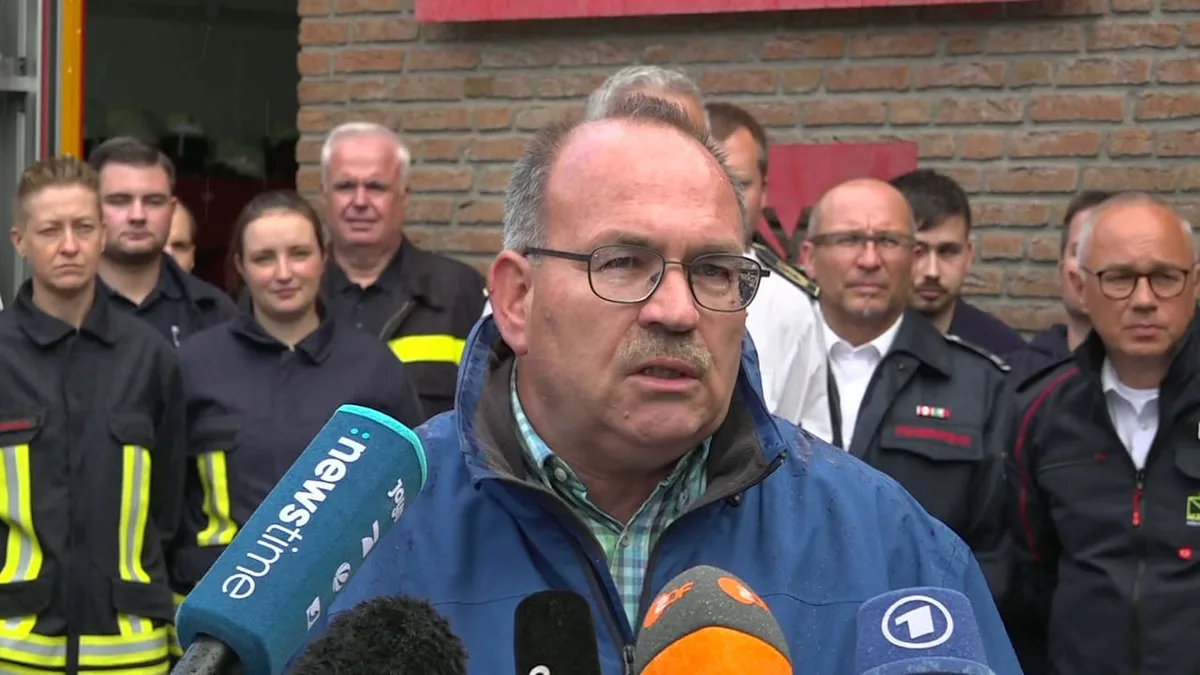 Bei Kanzler-Besuch - Waldbrand-Landrat hält Anpack-Rede
