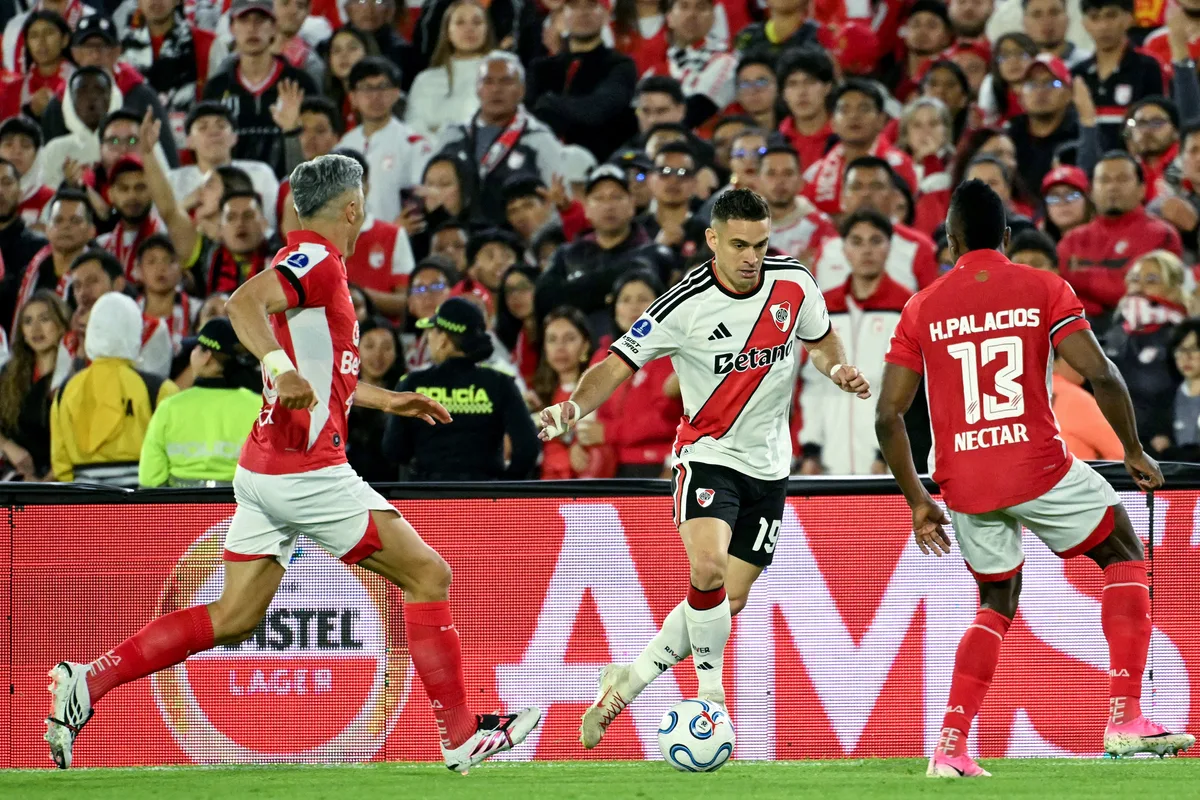 River Plate se jugará el pase a los cuartos de final de la Copa Sudamericana ante Independiente Santa Fe: hora, TV y formaciones