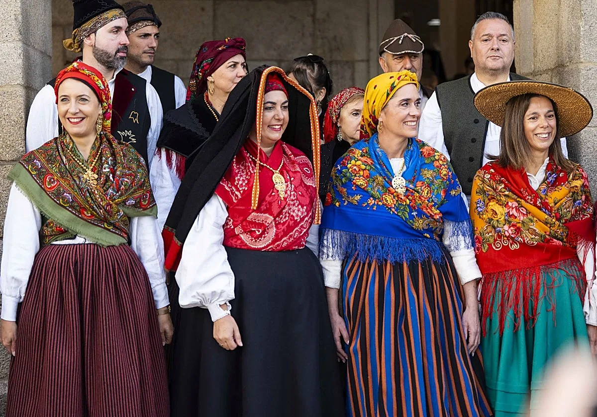 El Domingo das Mozas llena Lugo de trajes tradicionales gallegos