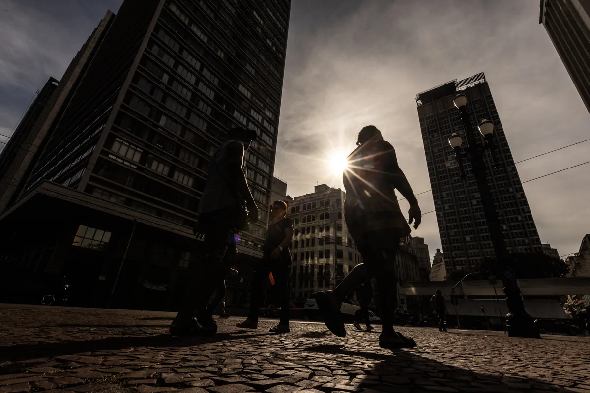 São Paulo terá domingo com calor de até 35°C e chance de pancadas de chuva à tarde