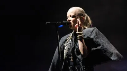 Direitos das mulheres estão em momento crítico, afirma Shirley Manson
