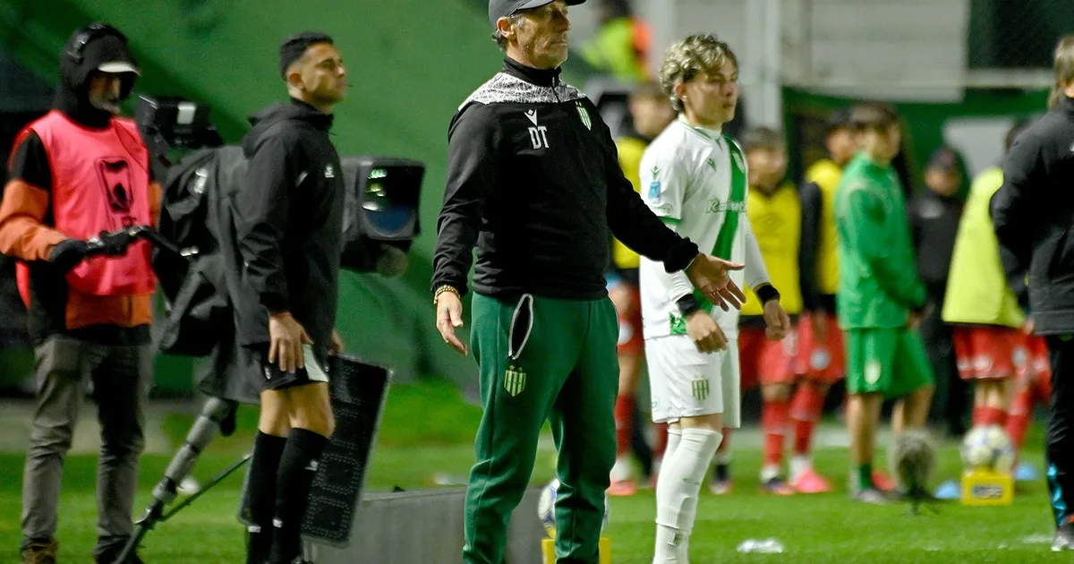 Crisis en Banfield: Pedro Troglio renunció pero se jugará su futuro ante Gimnasia en el Bosque