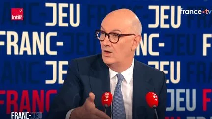"Je préférerais éviter les ordonnances" pour faire adopter le budget 2027 afin de favoriser le "débat parlementaire", assure Roland Lescure
