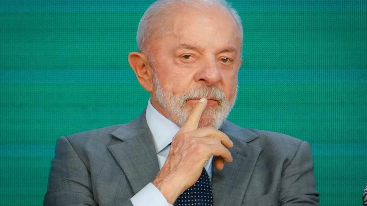 Lula diz que “traidores da pátria” caíram de joelhos diante dos EUA