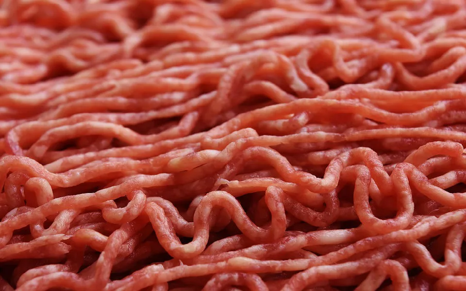 UE vai suspender compra de carnes do Brasil a partir de quinta-feira, diz eurodeputado
