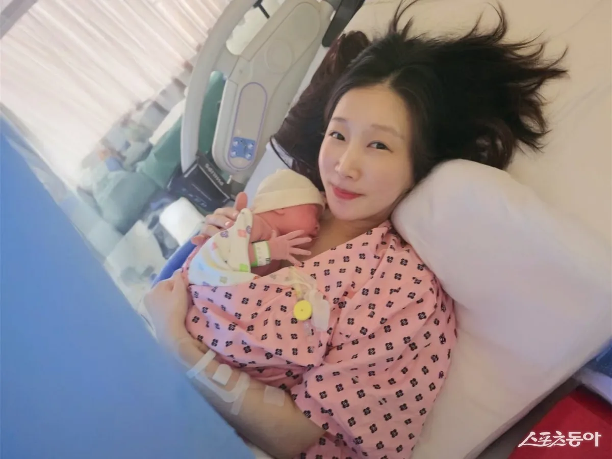 박소영♥문경찬, 시험관 끝 득녀…“30시간 진통, 힘 세 번 주고 뿅”