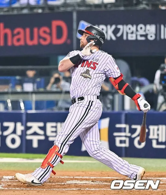 '어제는 사이클링 히트→오늘은 홈런 2방' 미쳤다, LG 복덩이 멀티 홈런, 김도영 4개 차 추격